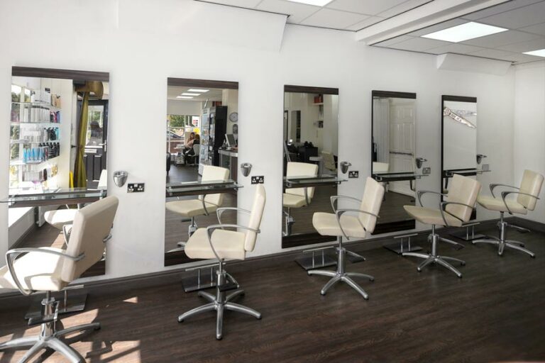 Macadamia-hair-beauty-chairs-001